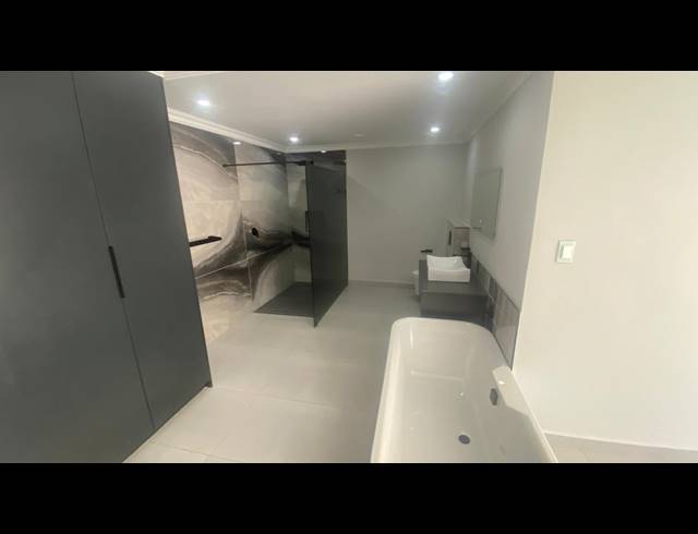 4 BEDROOM HOUSE FOR SALE IN COMPENSATION BEACH